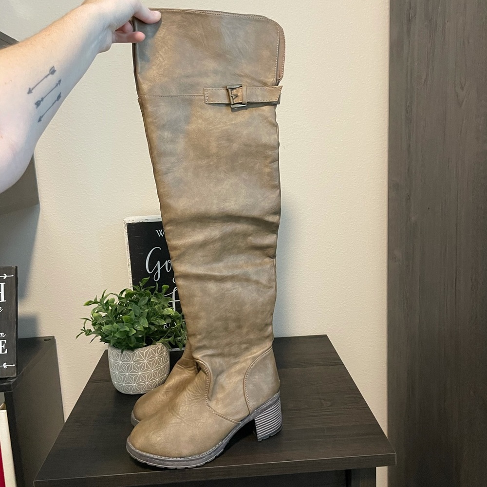 Shoes/tall boots